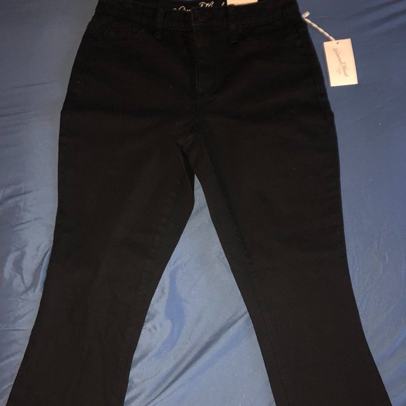 HIGH-RISE KICK BOOT - Picture 1 of 5